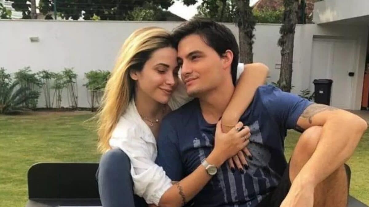 Felipe Neto volta atrás e se declara para Bruna Gonçalves Famosos