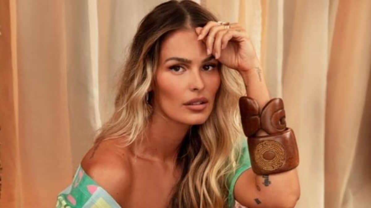 Yasmin Brunet vira piada na web após demonizar show de rapper Famosos EM OFF