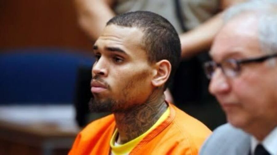 Juíza mantém Chris-Brown-preso-após-agressão-a-produtor