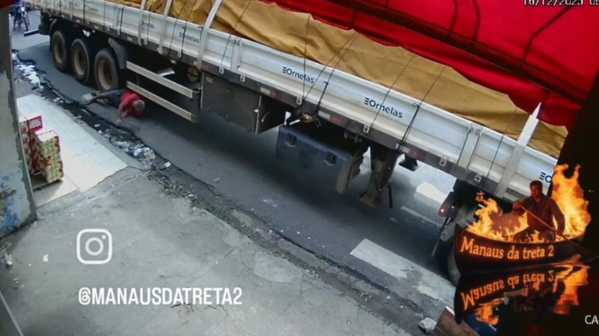 Homem-cai-sob-carreta-e tem-perna-esmagada-durante-manobra (1)